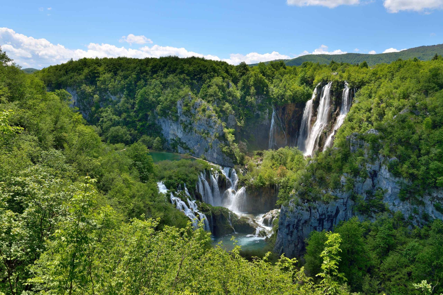 Depuis Zadar : visite guidée d'une journée des lacs de Plitvice et sortie en bateau