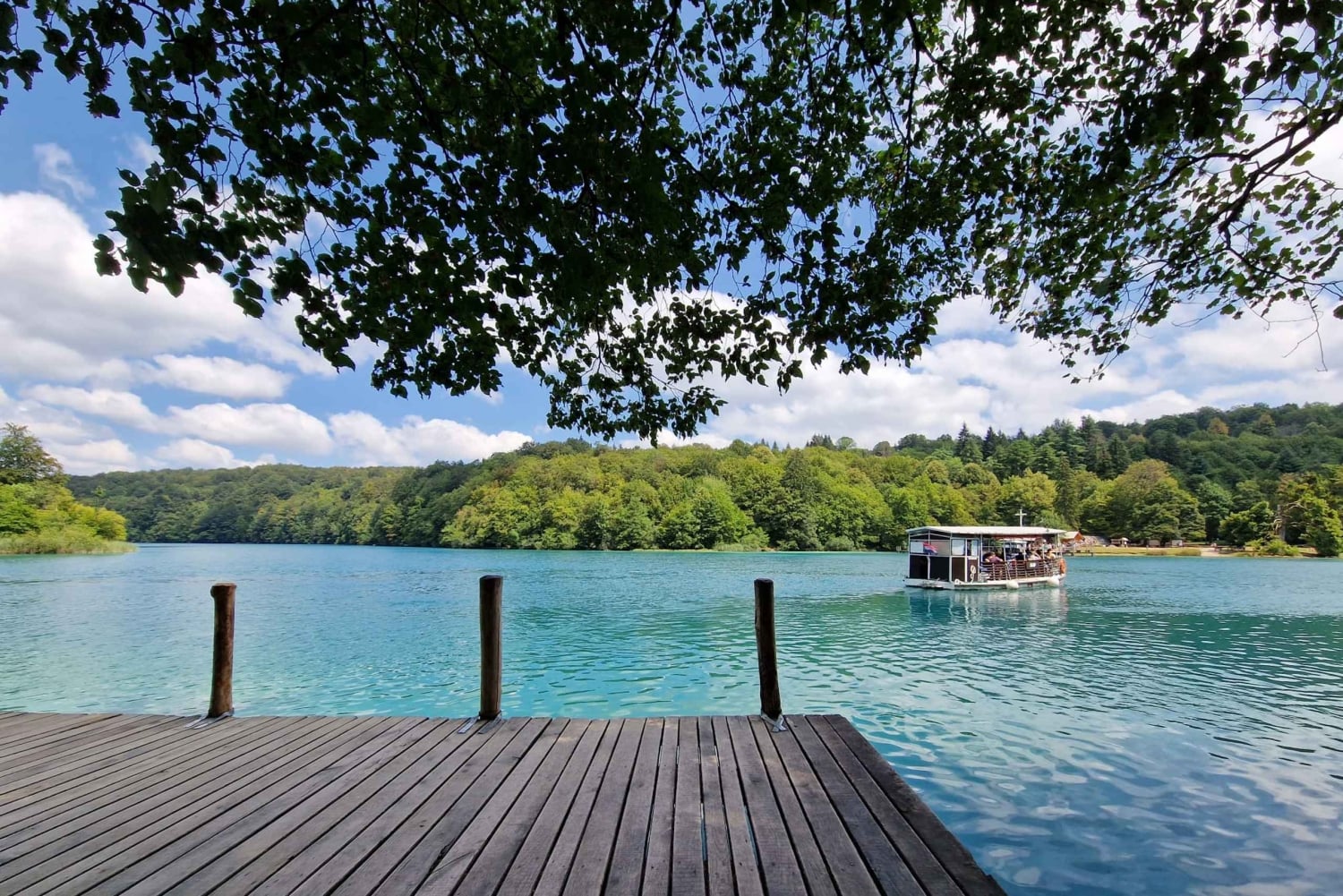 Från Zadar: Guidad tur till Plitvicesjöarna med båt och tåg