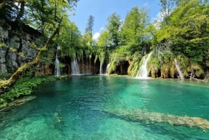 Zadar : Excursion d'une journée aux lacs de Plitvice avec guide et tour en bateau