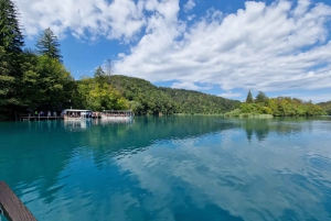 Zadar: Tagestour zu den Plitvicer Seen mit Ticket, Guide und Boot
