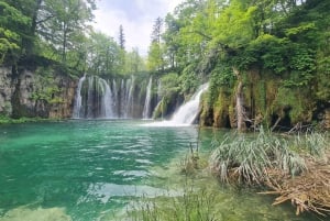 Depuis Zadar : Tour en bateau des lacs de Plitvice avec billet d'entrée