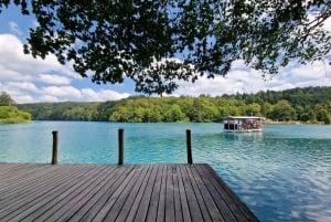 Zadarista: Zadar: Plitvice Lakes Tour with Entry Ticket and Boat (Plitvicen järvien kiertoajelu)