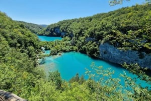 Von Zadar aus: Plitvicer Seen Tour mit Ticket und Boot