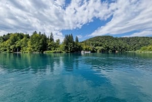 Desde Zadar: Excursión a los Lagos de Plitvice con ticket de entrada y barco