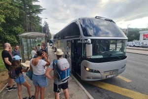 De Zadar: Tour dos Lagos Plitvice com ingresso e barco