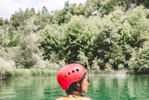 Von Zagreb aus: Mrežnica Kajakfahren & Rastoke Dorf - Tagestour