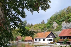 Von Zagreb aus: Mrežnica Kajakfahren & Rastoke Dorf - Tagestour