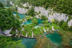 Fra Zagreb: Plitvice Lakes National Park Tour med billetter