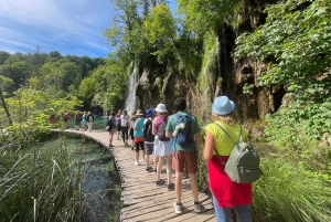 Fra Zagreb: Plitvice-søerne med billet & Rastoke-dagstur