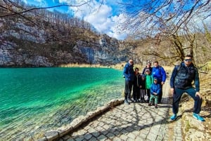 Da Zagabria: Escursione di un giorno ai Laghi di Plitvice e alle Rastoke con biglietti (8 pax)