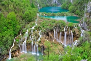 Desde Zagreb: Excursión de un día guiada a Plitvice y Rastoke con ticket de entrada