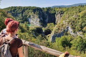 Desde Zagreb: Excursión de un día guiada a Plitvice y Rastoke con ticket de entrada
