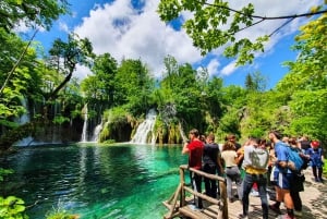 Desde Zagreb: Excursión de un día guiada a Plitvice y Rastoke con ticket de entrada