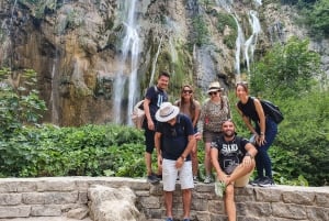 Desde Zagreb: Excursión de un día guiada a Plitvice y Rastoke con ticket de entrada