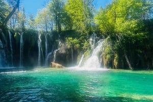 Desde Zagreb: Excursión de un día guiada a Plitvice y Rastoke con ticket de entrada