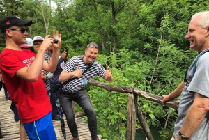 De Zagreb: Rastoke e Lagos Plitvice em um pequeno grupo com ingresso