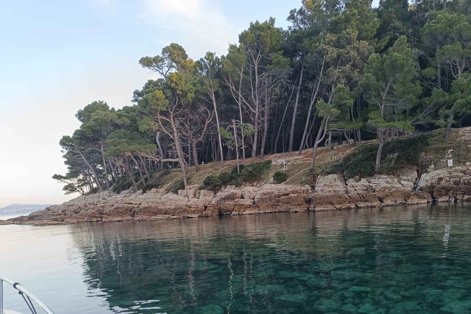 Paseo en barco con fondo de cristal por el casco antiguo y cuevas de Dubrovnik