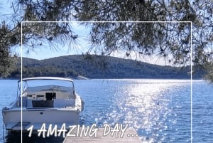 50 tonos de azul: tour en barco por la Cueva Azul y las 5 islas desde Hvar