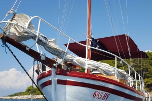 Hvar: Pakleni-saarten purjehdusretki brunssin kanssa