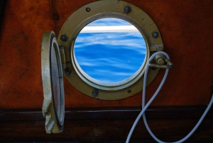 Хвар: Парусная экскурсия на острова Паклени с бранчем