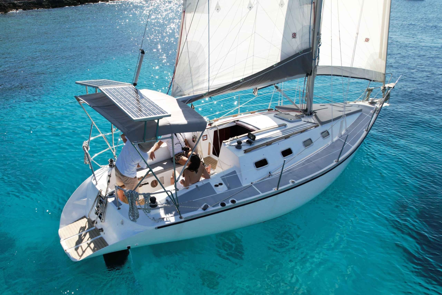 Hvar: Private Segelbootstour mit Schwimmen und Schnorcheln