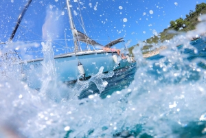 Hvar: Private Segelbootstour mit Schwimmen und Schnorcheln