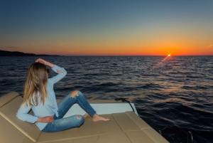 Hvar: Solnedgång och Pakleniöarna med en snabb båt