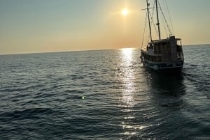 Izlet brodom iz Vrsara: Zalazak sunca i druženje s delfinima