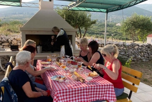 Kastela: Degustação de vinhos e azeitonas com delicatessens e música ao vivo