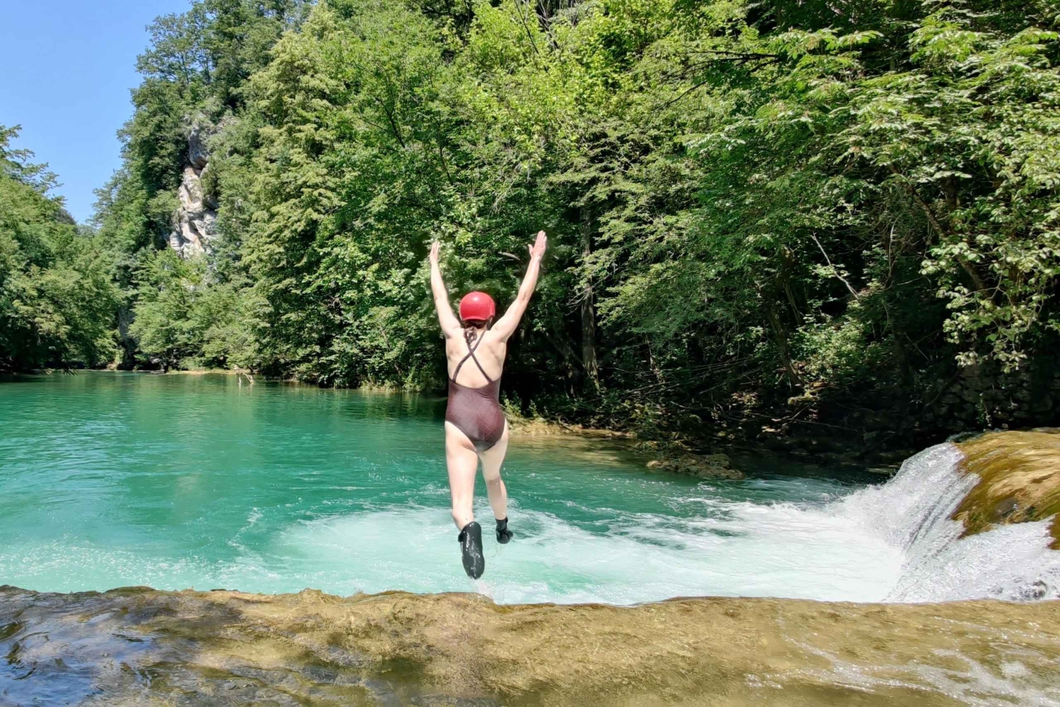 Kajakkpadling i Mreznica-fossene i naturmonumentet