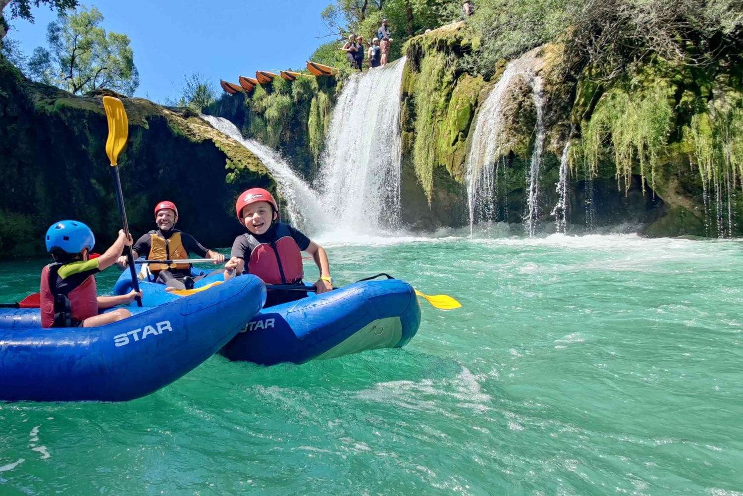 Kajakkpadling i Mreznica-fossene i naturmonumentet