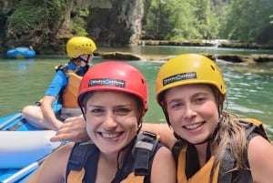 Caiaque nas cascatas de Mreznica no Monumento Natural