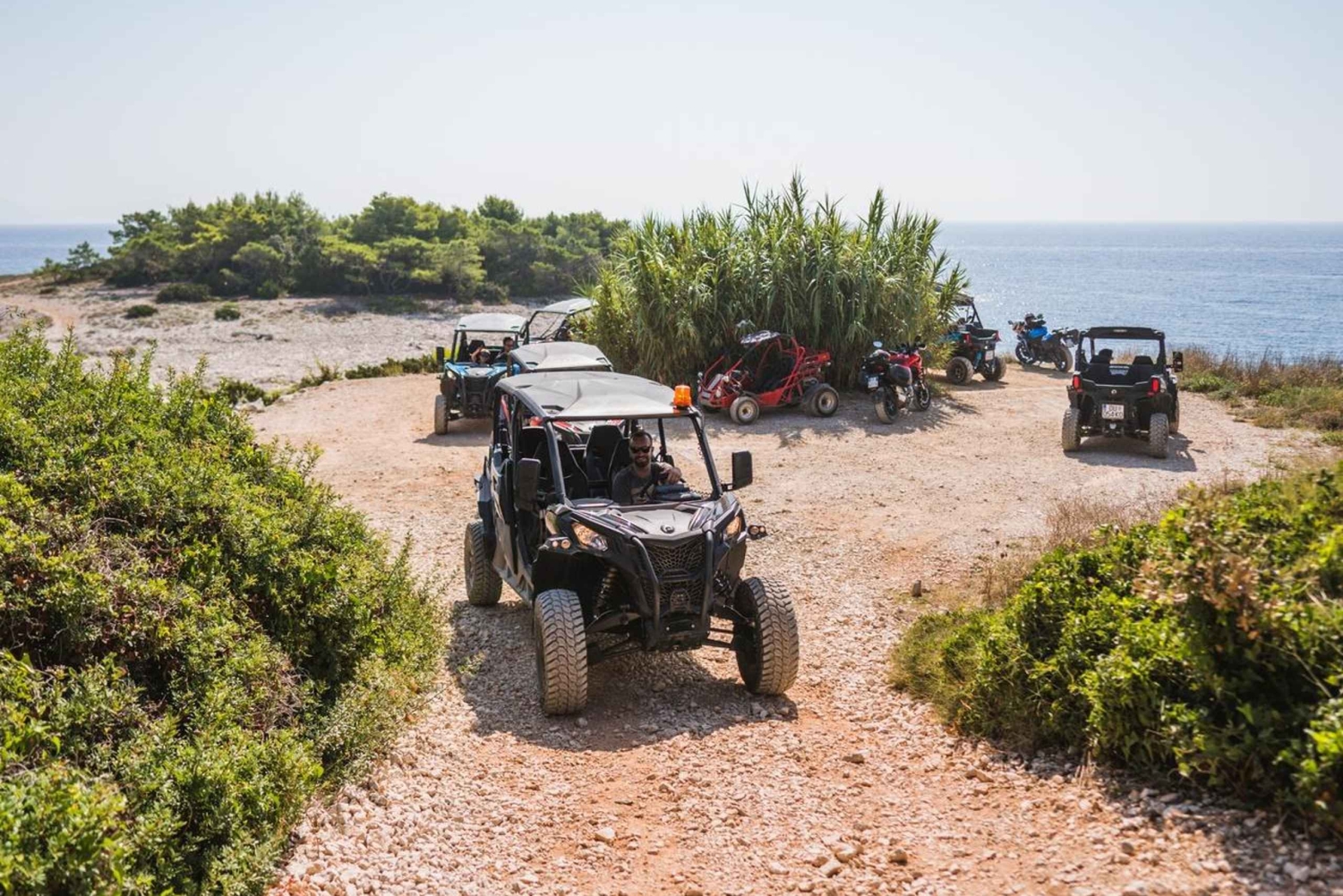 コルチュラ島のバギーサファリとワインの試飲