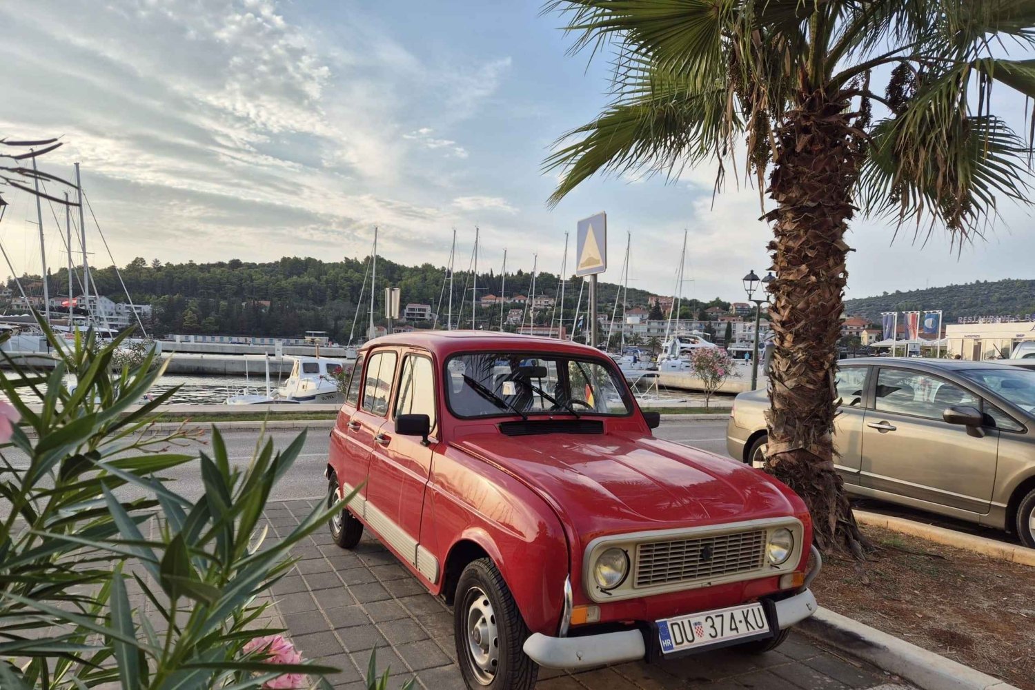 Korčula: Tur i veteranbil med vin- og olivenoliesmagning