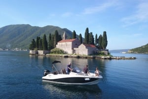 Kotor: Escursione in barca alla Grotta Azzurra e alla spiaggia con bagno e brunch