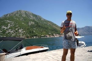 Kotor: Bådkrydstogt med svømmetur i den blå grotte og ubådsbase
