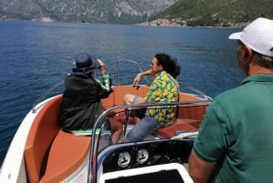 Kotor: Båttur med svømmetur i den blå grotten og ubåtbase