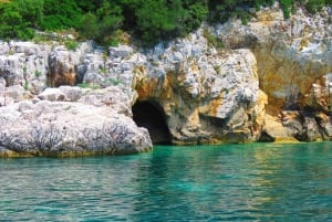 Krk: Crucero por la Playa Dorada y la Cueva de Plavnik con Bebida de Bienvenida