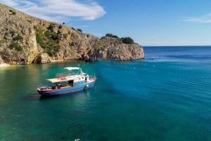 Krk: Golden Beach och Plavnik Cave Cruise med välkomstdrink