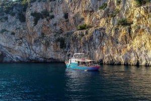 Krk: Golden Beach och Plavnik Cave Cruise med välkomstdrink