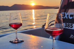 Krk：ワイン付きサンセットボートツアー（イルカ遭遇率高め）
