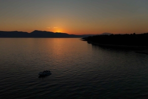 Krk：ワイン付きサンセットボートツアー（イルカ遭遇率高め）