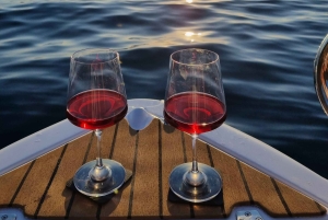 Krk：ワイン付きサンセットボートツアー（イルカ遭遇率高め）