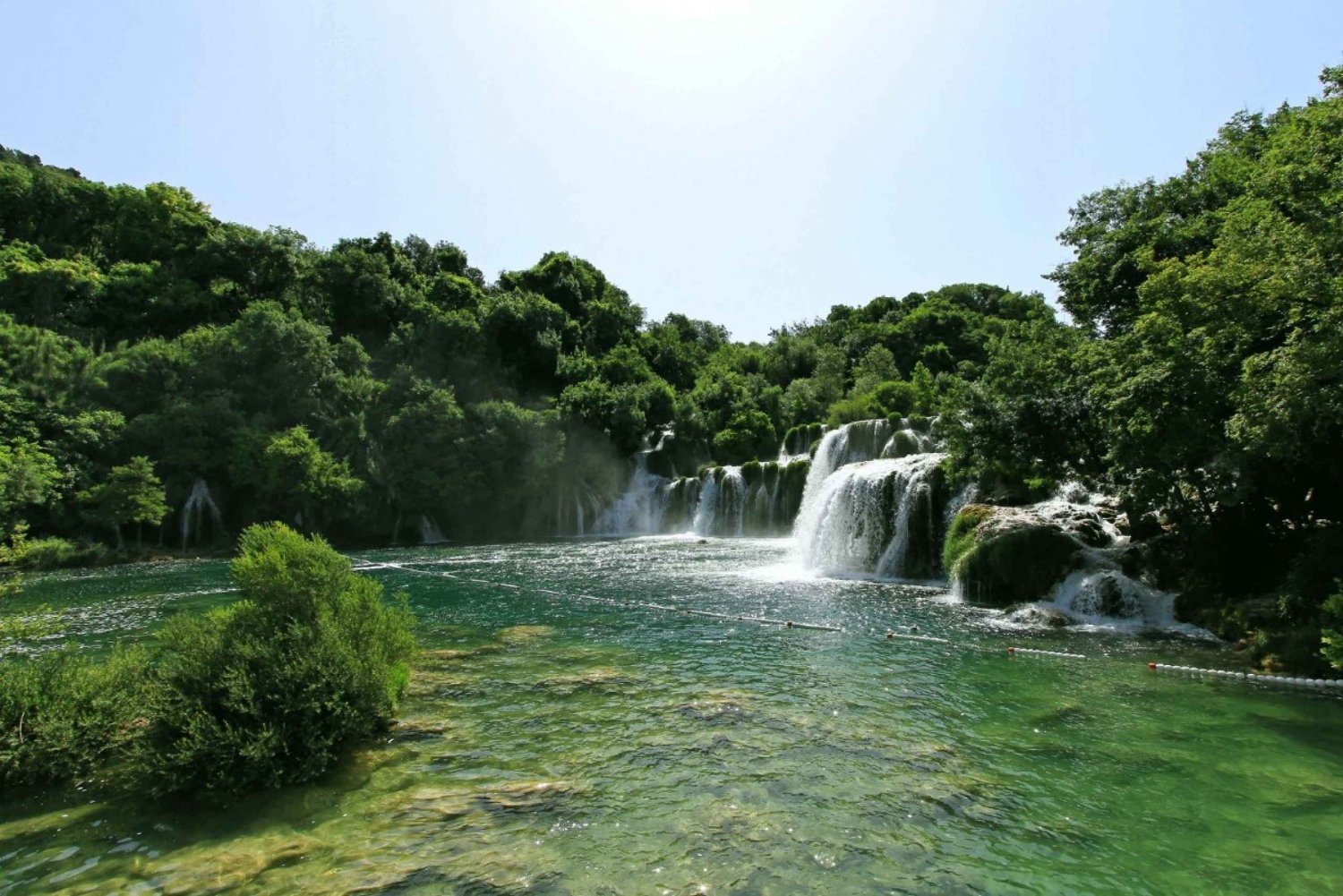 Krka watervallen Wandeltour met gids in groep vanuit Split