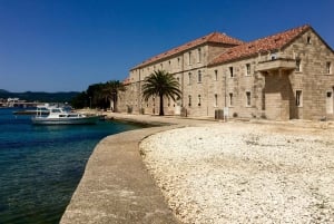 Lumbarda - Sunset Kayak Tour with a Picnic - Wine and Sweets