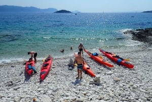 Lumbarda - Sunset Kayak Tour with a Picnic - Wine and Sweets