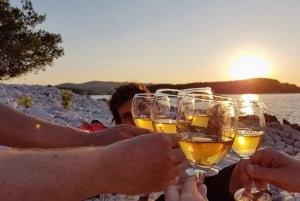 Lumbarda - Sunset Kayak Tour with a Picnic - Wine and Sweets