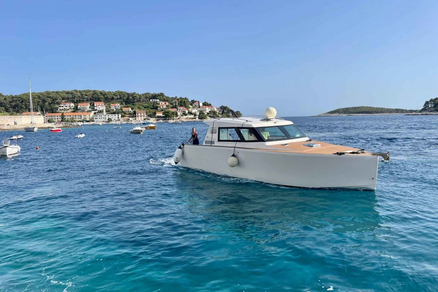 Luksusowa całodniowa wycieczka ze Splitu do Błękitnej Jaskini i 5 wysp