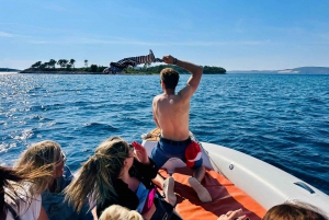 Blue Lagoon met speedboot, water en handdoeken inbegrepen.