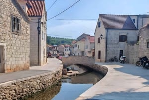 Makarska: 3-Insel-Schnellboot-Tour zum Goldenen Horn und zur Blauen Lagune